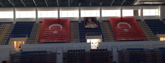 Sakarya Spor Salonu is one of 'Özlem'in Beğendiği Mekanlar.