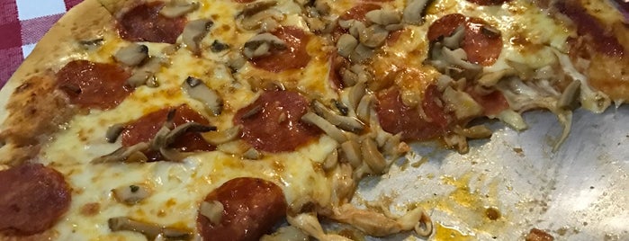 Giorgio's Pizza is one of Pizzerias Italiana comida.