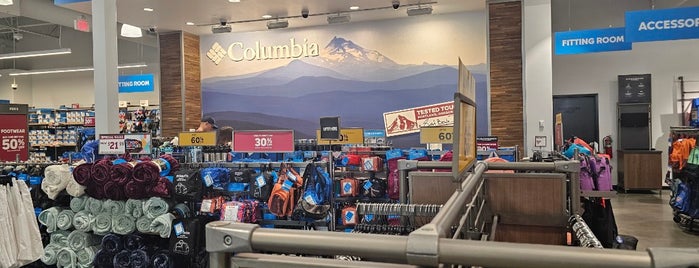 Columbia Outlet is one of Dawn : понравившиеся места.