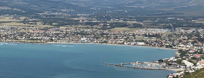Gordon's Bay Beach is one of Petrさんのお気に入りスポット.