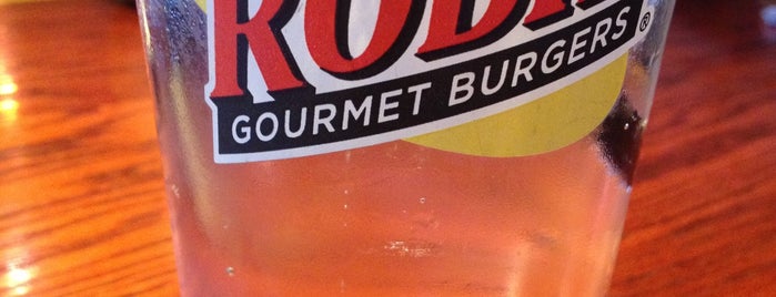 Red Robin Gourmet Burgers and Brews is one of Noah'ın Beğendiği Mekanlar.