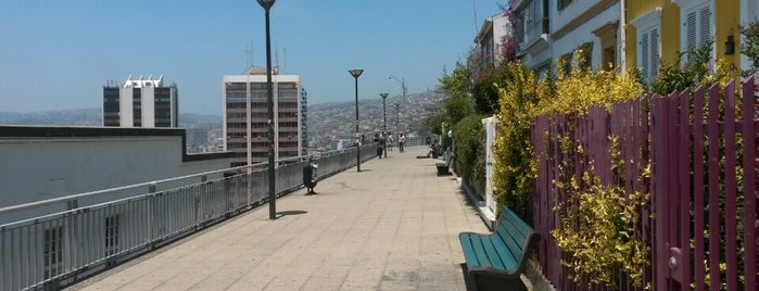 Paseo Atkinson is one of Valparaíso.