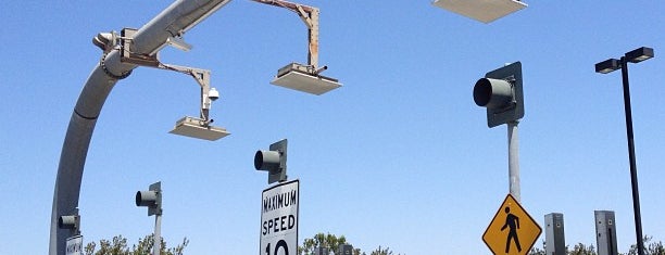 Catalina View Toll Plaza is one of Locais curtidos por Christopher.