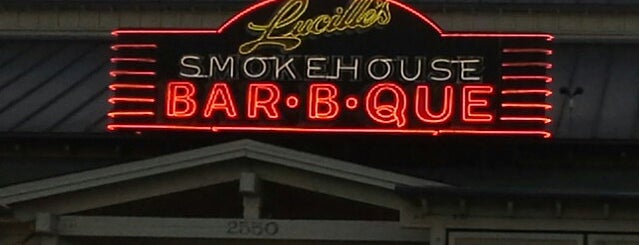 Lucille's Smokehouse Bar-B-Que is one of Tempat yang Disimpan Toni.