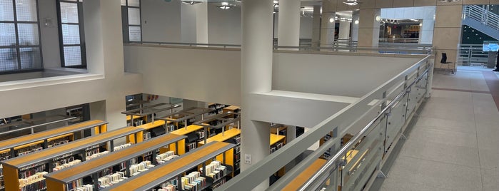 San Francisco Public Library is one of Guía de California.