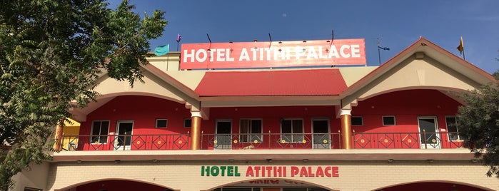 Hotel Atithi Palace is one of Locais salvos de Abhijeet.