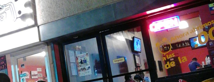 Burger Fans is one of Lugares de interes.