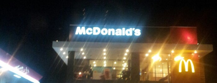 McDonald's is one of Lieux qui ont plu à Dee.