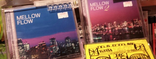 BLUE BEAT VILLAGE VANGUARD is one of 文房具、雑貨、本屋など.