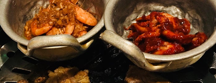 OO-KOOK Korean BBQ is one of Lugares favoritos de Arnie.