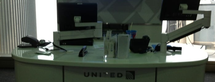 United Airlines is one of Tempat yang Disukai John.