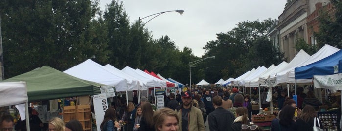 Logan Square Farmers Market is one of Orte, die _ gefallen.