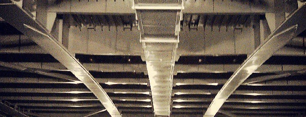 Kantemirovsky bridge is one of Мосты Петербурга.