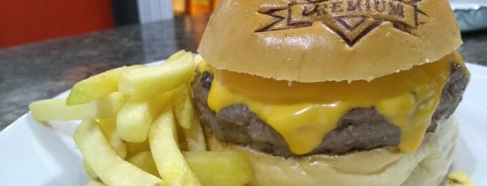 Clássicos Burger is one of 2017 Rolê com a Alê.