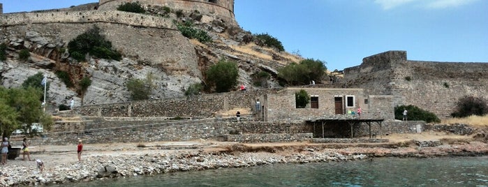 Spinalonga is one of Crête.