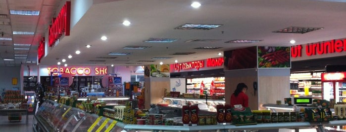 PlusMarket (Vefa Center) is one of Locais curtidos por Don.
