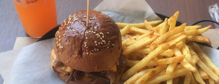 Noa Burger is one of İstanbul.