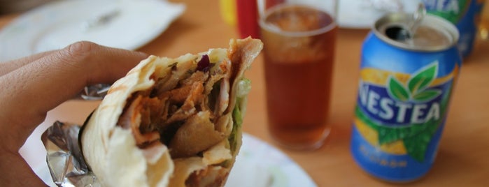 Doner Kebab El Ave is one of Tempat yang Disukai Lidia.