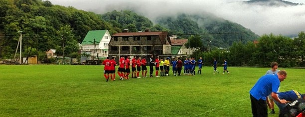 Футбольное поле Пластунка is one of สถานที่ที่ Yunus ถูกใจ.