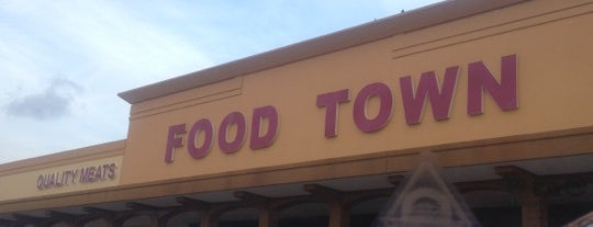 Food Town is one of Orte, die Tiffany gefallen.