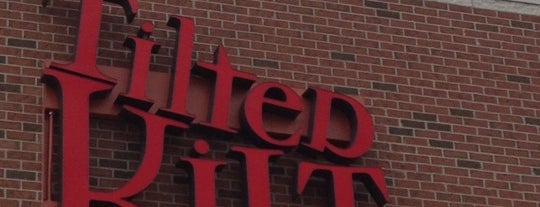 Tilted Kilt Pub & Eatery is one of Tempat yang Disukai Melissa.