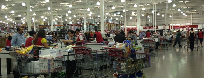 Costco is one of Mis lugares.