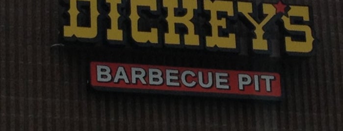 Dickey's Barbecue Pit is one of Locais curtidos por Michael.