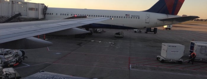 Delta Flight DL1852 is one of Pablo'nun Beğendiği Mekanlar.