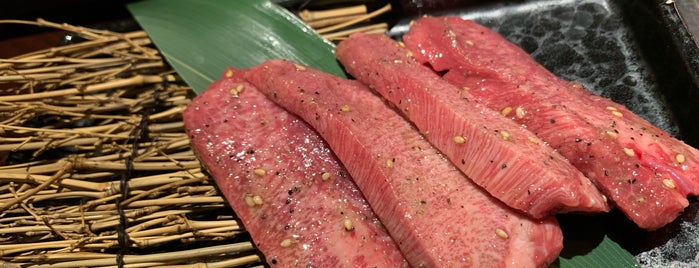 焼肉トラジ is one of fujiさんの保存済みスポット.