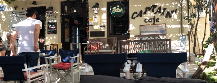 Captain's Cafe is one of Lugares favoritos de Frank.