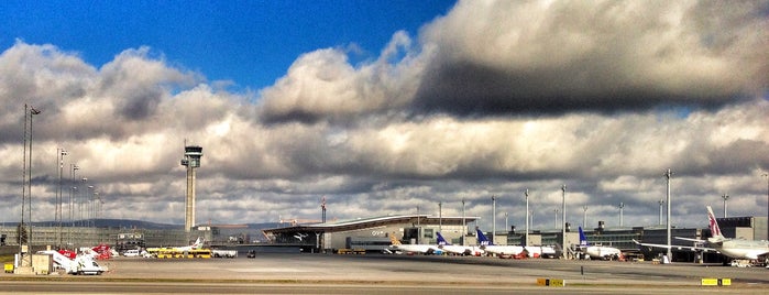 Aeropuerto de Oslo (OSL) is one of Lugares favoritos de Joana.