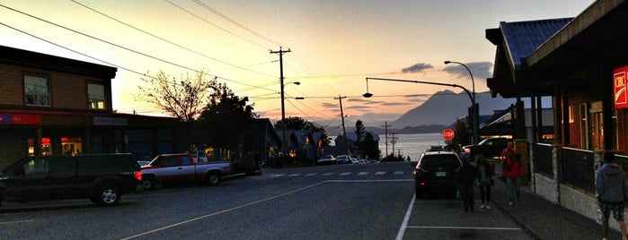 Tofino, BC is one of Dan'ın Beğendiği Mekanlar.