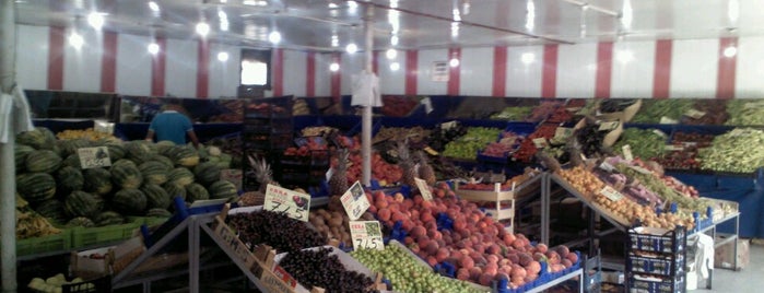 sera sebze meyve pazarı is one of Locais curtidos por sezer.