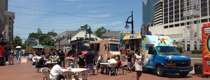 Food Truck Wednesday at Underground Atlanta is one of FOOD TRUCK NIGHT.