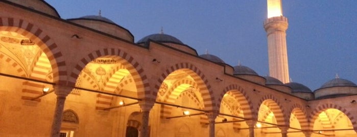 Üç Şerefeli Camii is one of Tempat yang Disukai Burcu.