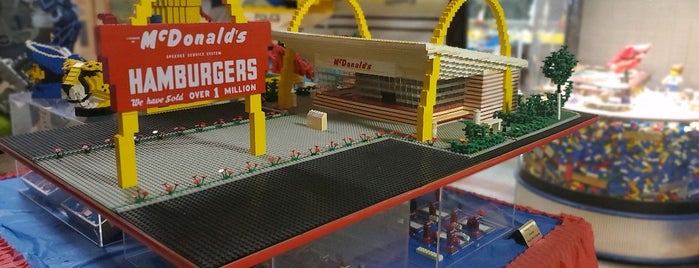 The Bellaire Toy and Plastic Brick Museum is one of Museums.