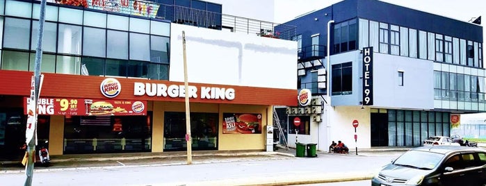 Burger King is one of สถานที่ที่ ꌅꁲꉣꂑꌚꁴꁲ꒒ ถูกใจ.