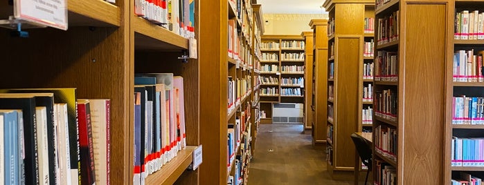 Tarih Edebiyat Sanat Kütüphanesi is one of Kitap.