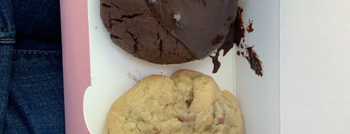 Crumbl Cookies is one of Louisville Places to Go.