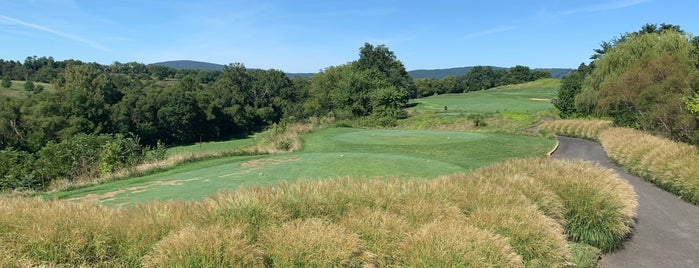 Maryland National Golf Club is one of Lugares favoritos de Cris.