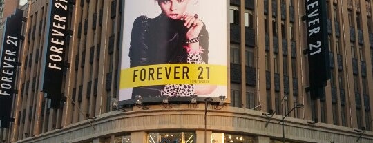 Forever 21 is one of Orte, die Irina gefallen.