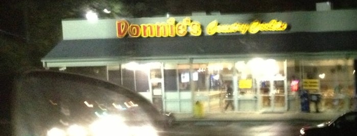 Donnie's Country Cooking is one of Tempat yang Disukai Richard.