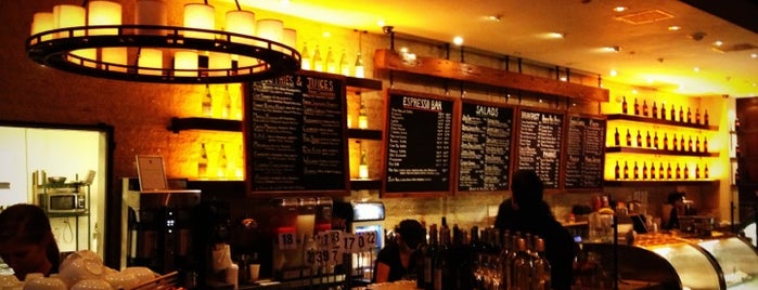 Caffe Primo is one of Tempat yang Disukai Lynn.
