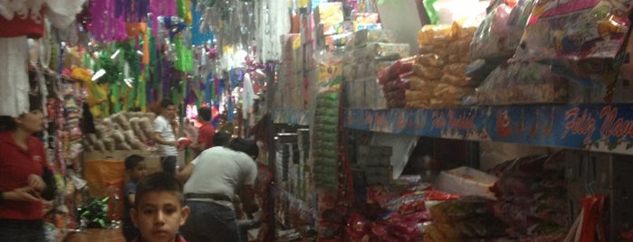 El Rey del Dulce (dulces, piñatas, bolos) is one of สถานที่ที่ Jam ถูกใจ.