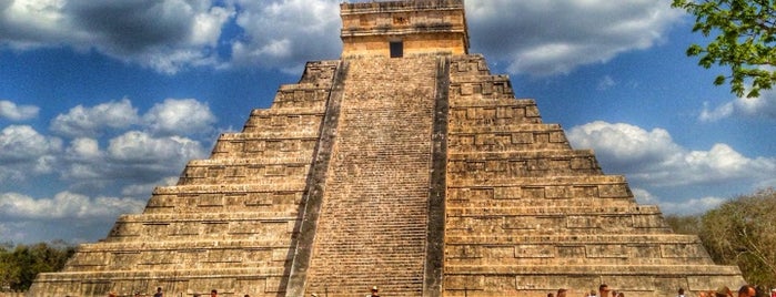 Zona Arqueológica de Chichén Itzá is one of *  TRAVELLERS  *.