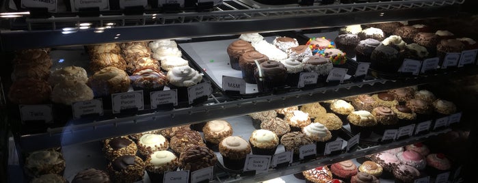 Say It With Sugar Cake Shop is one of Lugares favoritos de Savannah.