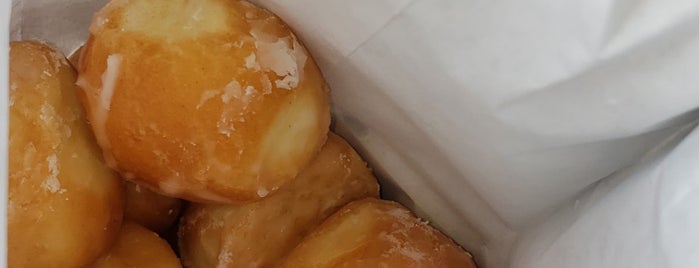 Donut Palace Coppell is one of Locais curtidos por Savannah.