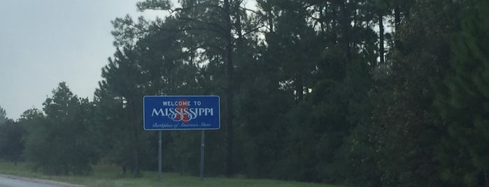 Alabama / Mississippi State Line is one of edwardさんのお気に入りスポット.