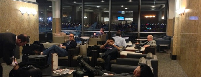 American Airlines Admirals Club is one of Locais curtidos por Jose.