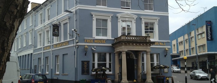 The Queen's Hotel (Wetherspoon) is one of Mike : понравившиеся места.